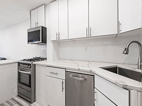 3rd image of 212 E 77th St APT 3B