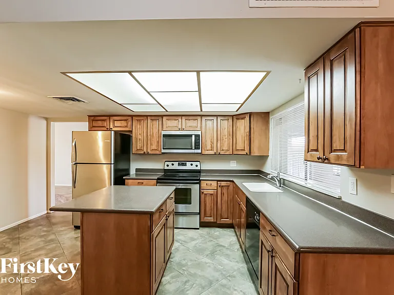 4656 W Townley Ave — Photo 5