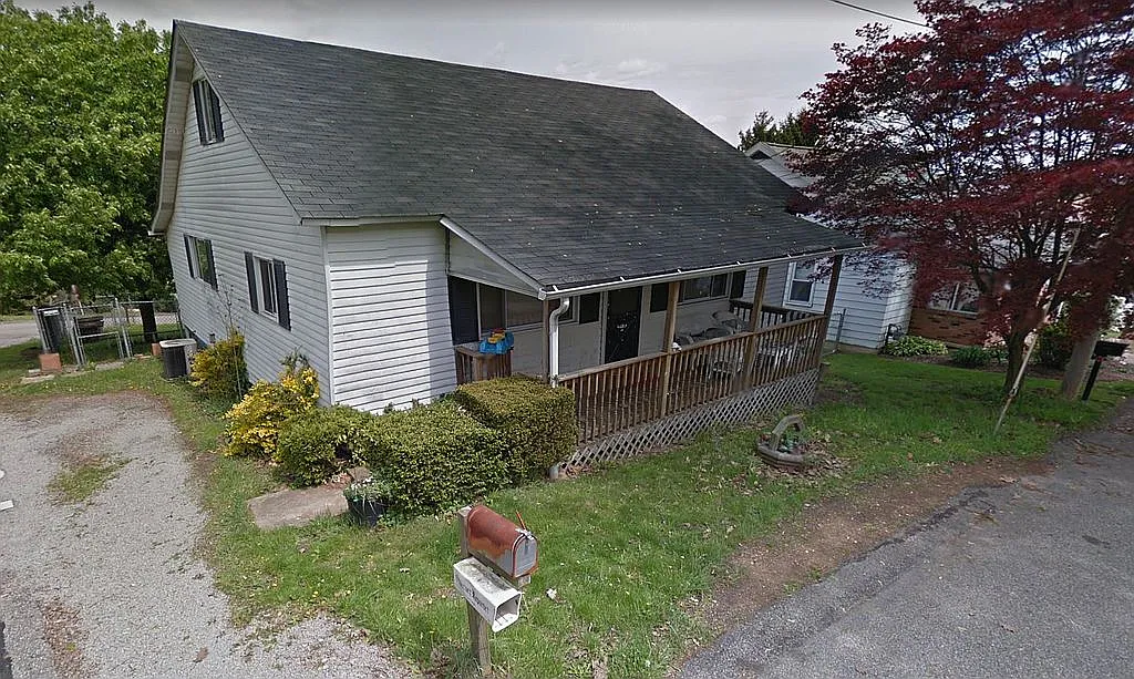 418 Falcon Dr photo 1