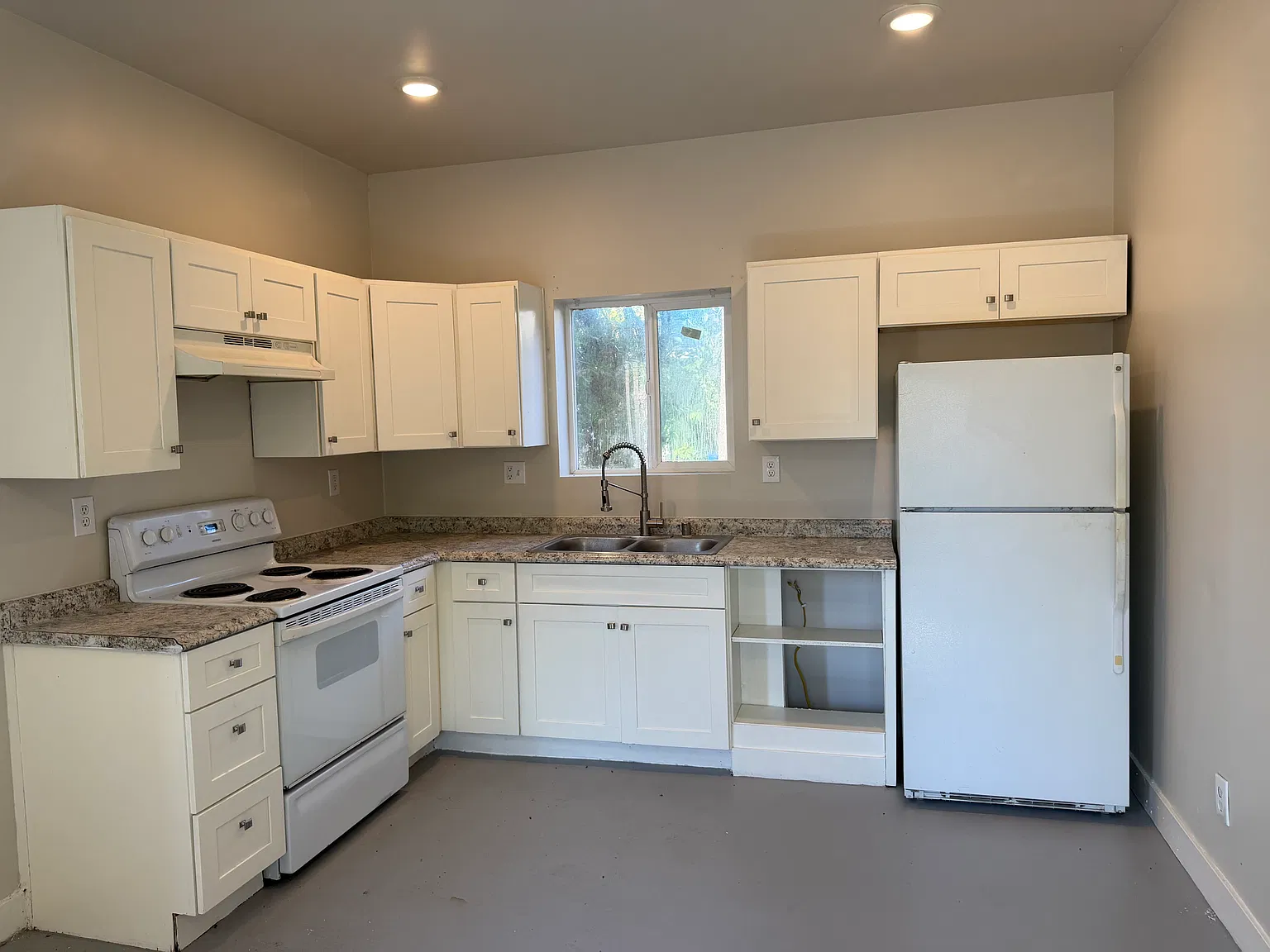 2 bed, 850 sqft, $2,200 — Photo 2