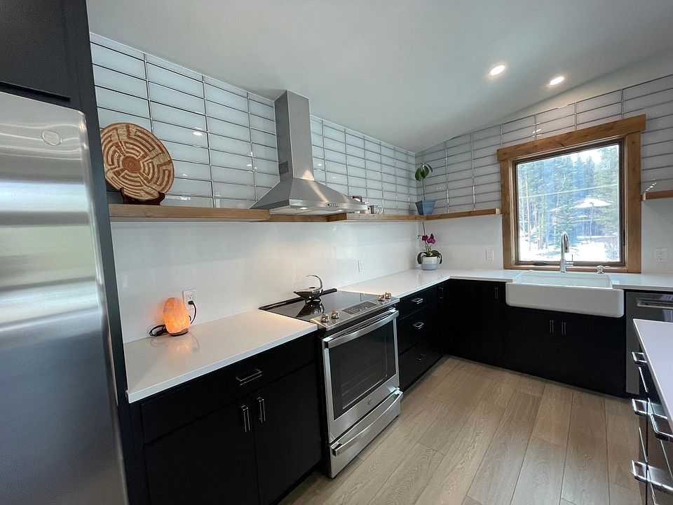 GE appliances, soft close cabinets, farm sink/waste disposable over looking mountain views