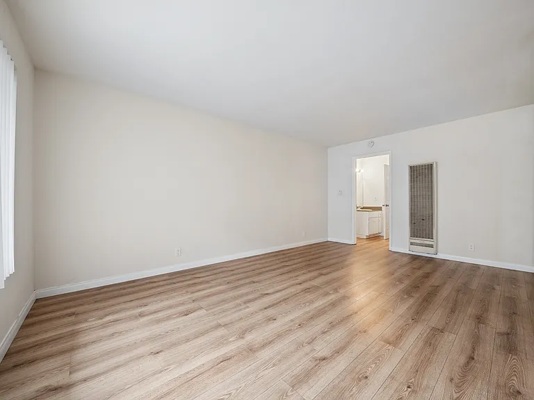 14143 Gilmore St #2 — Photo 15