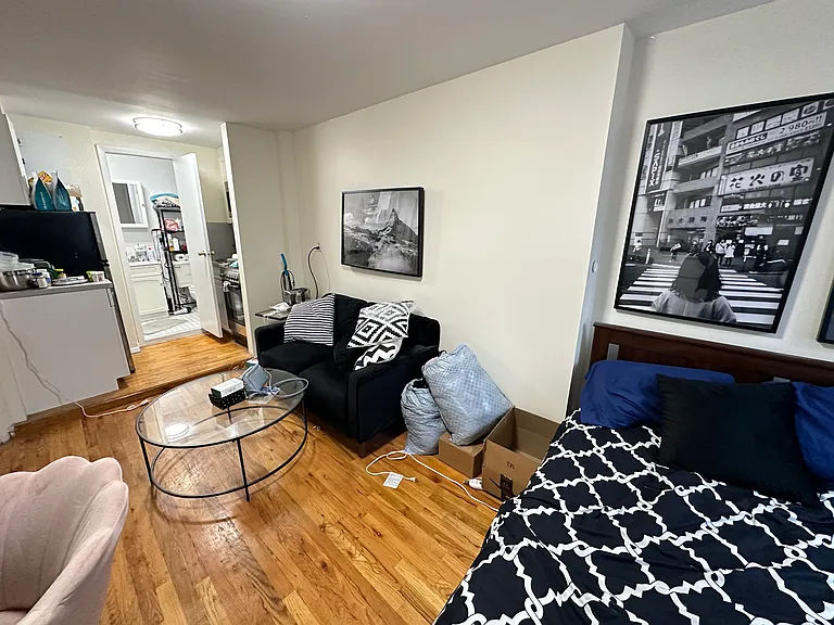 326 E 6th St #6 — Photo 13