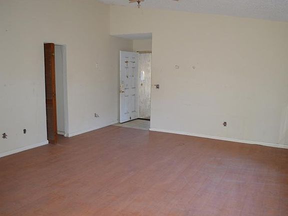 3rd image of 10211 N Florence Ave