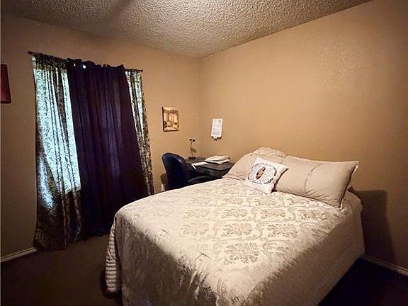 4th image of 305 Reid Dr