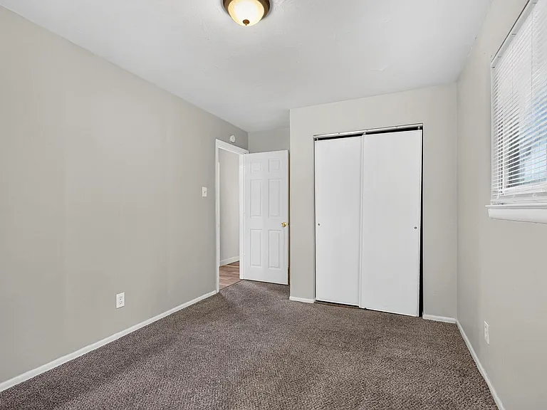 225 Flora Dr — Photo 6