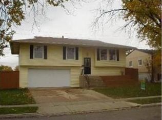 300 Hickory Ave, Romeoville, IL 60446