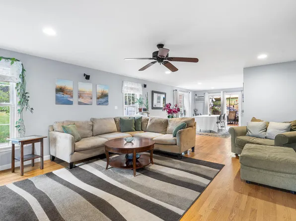 31 Lovells Lane, Mashpee, MA 02649