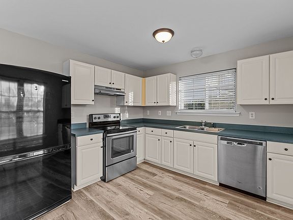 3rd image of 6353 Scottsfield Dr