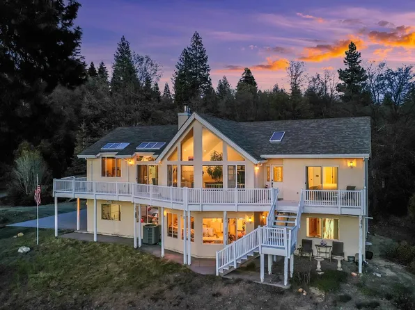 1812 Shasta Acres Rd, Mount Shasta, CA 96067