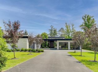 821 Harms Rd, Glenview, IL 60025