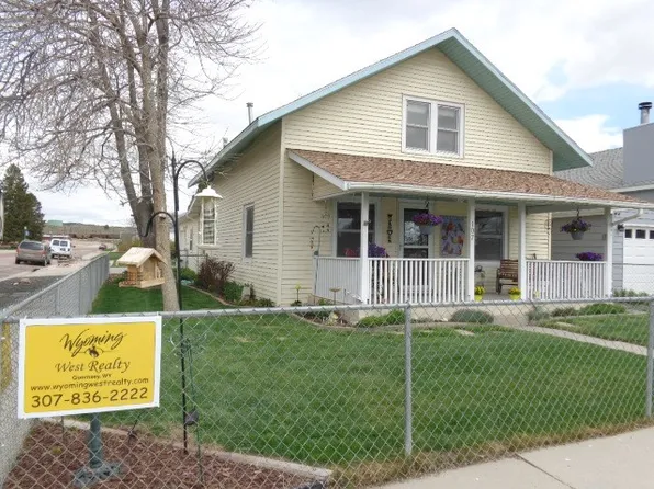 107 E Laramie St, Guernsey, WY 82214