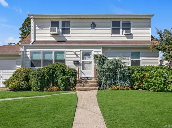 58 Elm Street, Hicksville, NY 11801