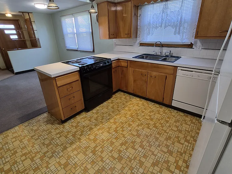 324 Church Ave SE — Photo 6