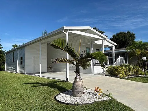 2 bed, 2.0 bath, 1098 sqft, $1,299 — Photo 2