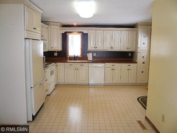 5th image of 564 Emerson Dr NE