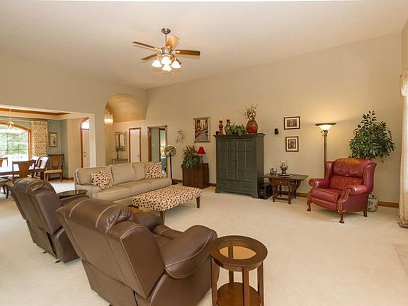5th image of 449 Karen Dr