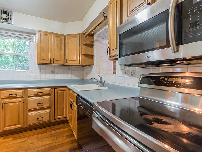 9702 Bellevue Dr — Photo 12