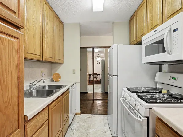 4201 Lakeside Ave N APT 307, Brooklyn Center, MN 55429