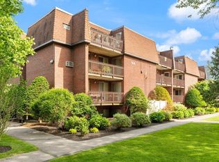 144 Kenrick St APT 31, Brighton, MA 02135