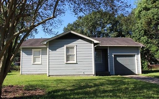 1st image of 102 Amaryliss Ave