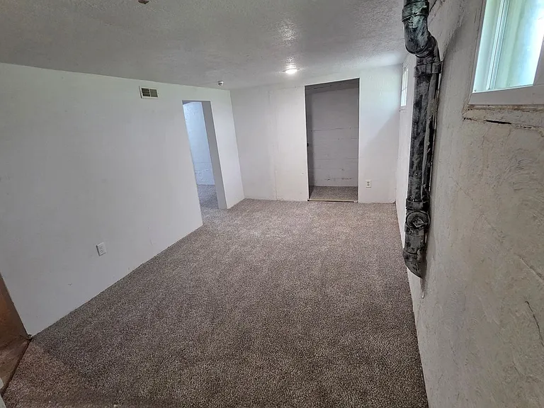 103 E Center St — Photo 12