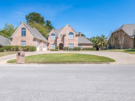 5th image of 301 Crown Colony Dr