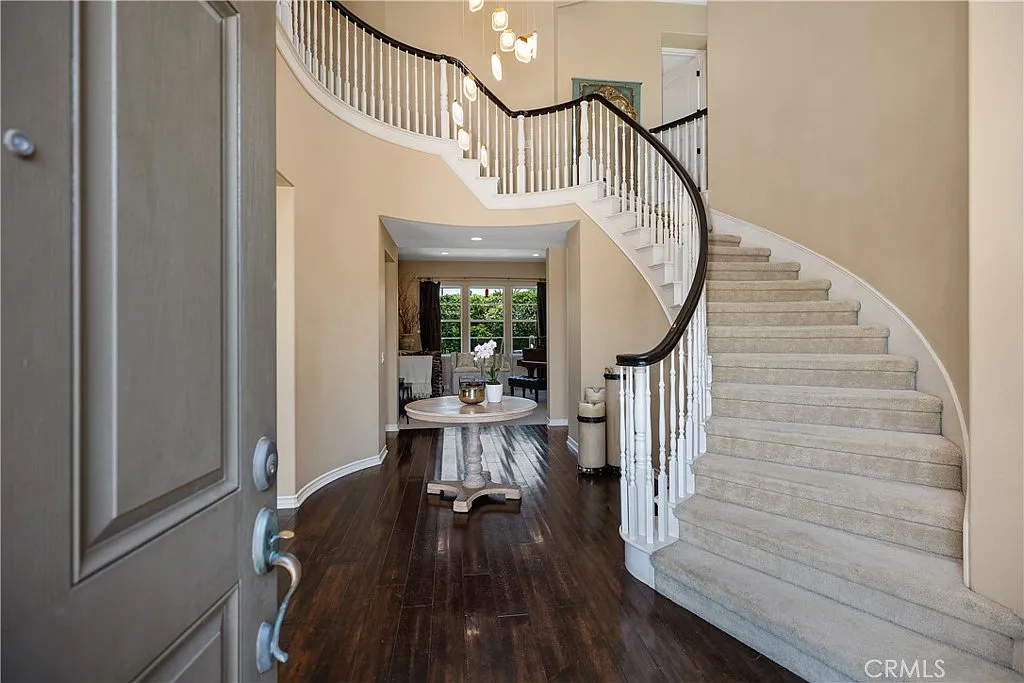 4 bed, 4.5 bath, 4280 sqft, $9,000 — Photo 4