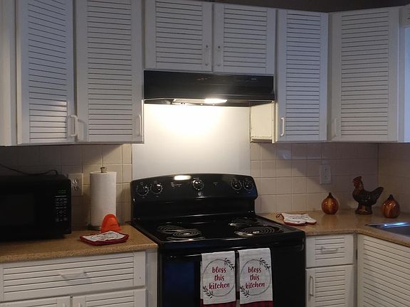 5th image of 15588 59th St N APT A