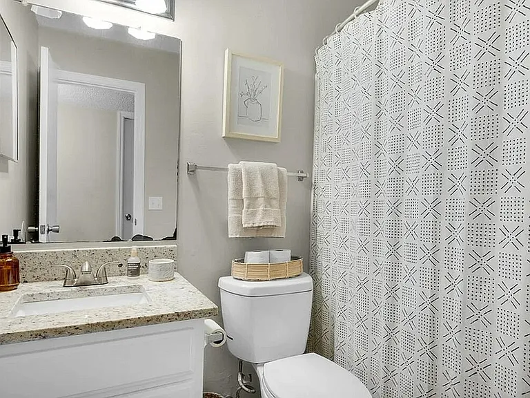 Hunters Pointe Bathroom