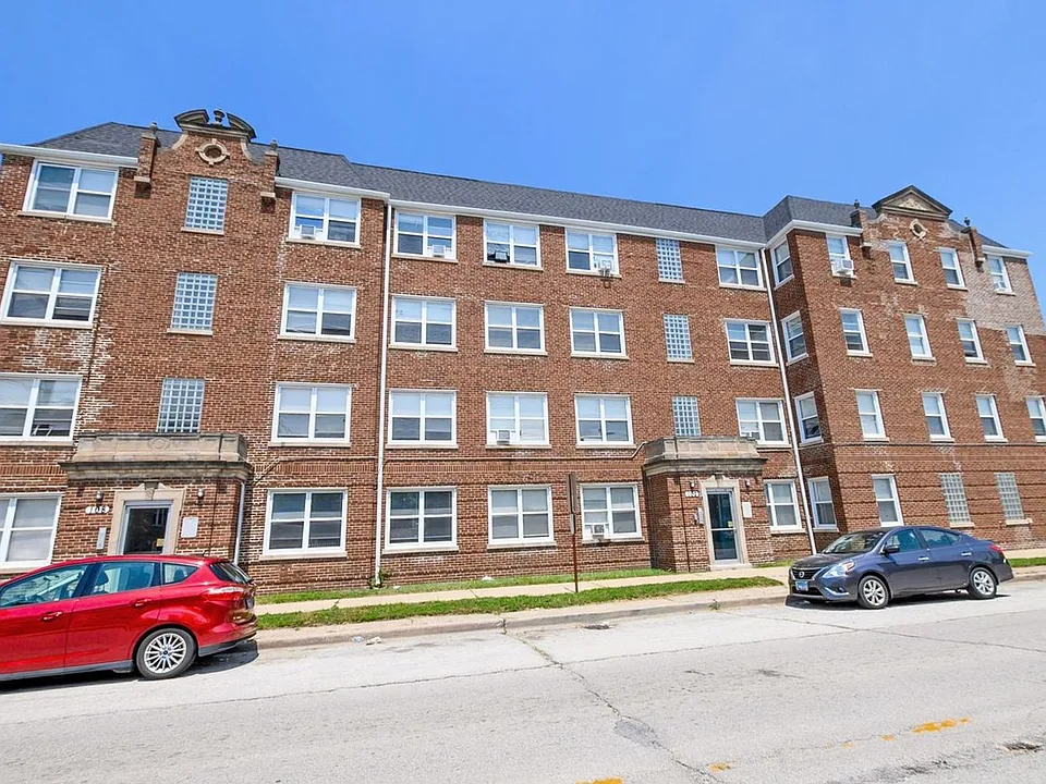 102-108 Memorial Dr #572