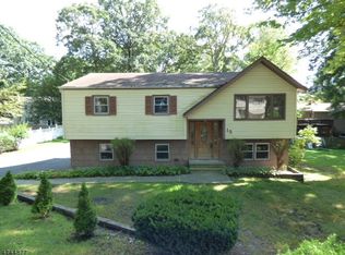 15 Acorn St, Stanhope, NJ 07874