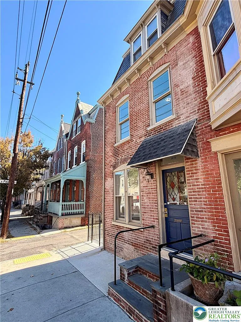 5 bed, 1.5 bath, 364 sqft, $2,000 — Photo 3