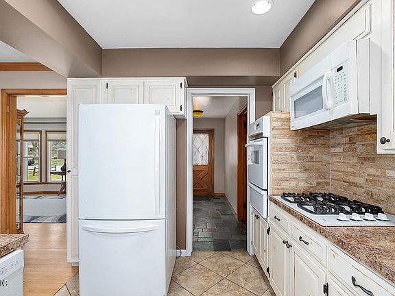 4th image of 2368 Woodcliff Ave SE