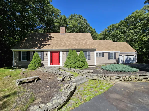 27 Wellington Drive, Rockport, ME 04856