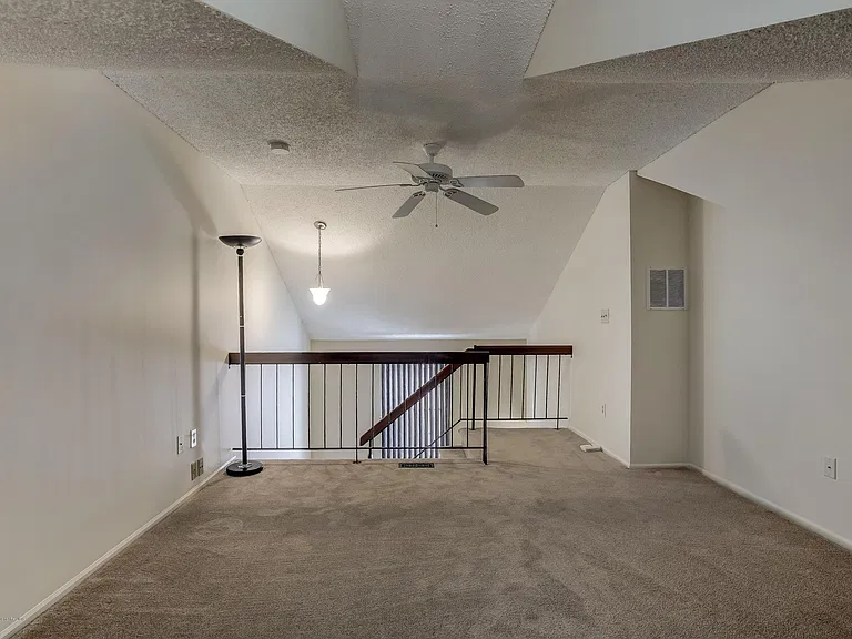 92 Tulip Ln — Photo 13