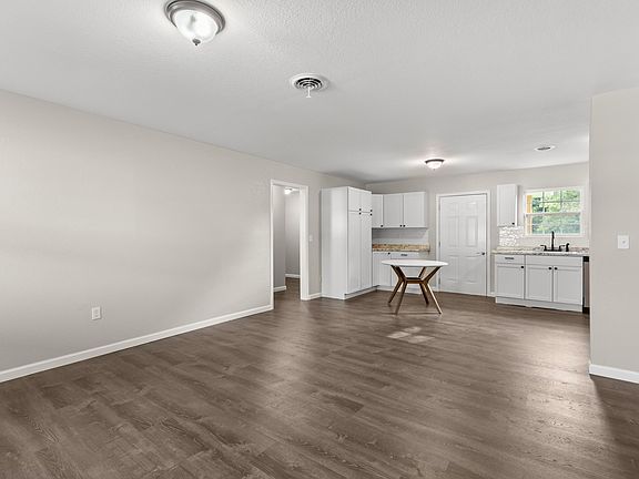 2nd image of 152 Moreland Dr