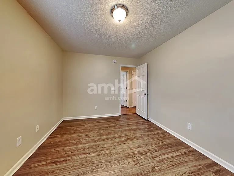 110 Tyron Rd — Photo 11