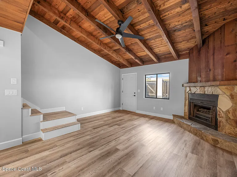 111 Columbia Dr — Photo 6