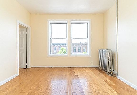 2nd image of 581 Franklin Ave APT 2