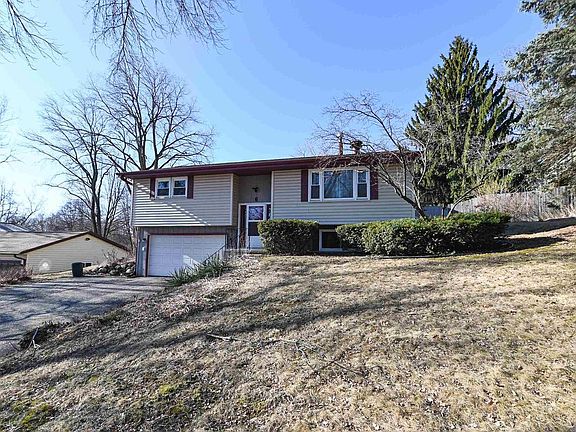 2nd image of 6 Esther Court