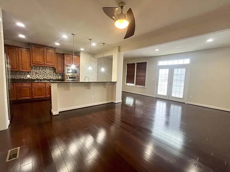 21274 Park Grove Ter — Photo 10