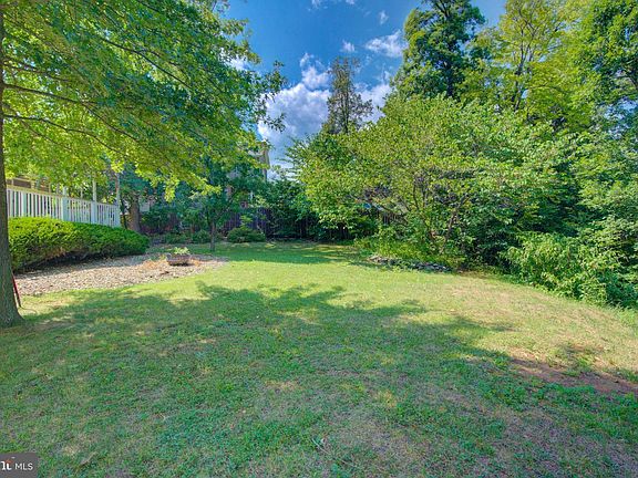 4th image of 47 Stuart Ct