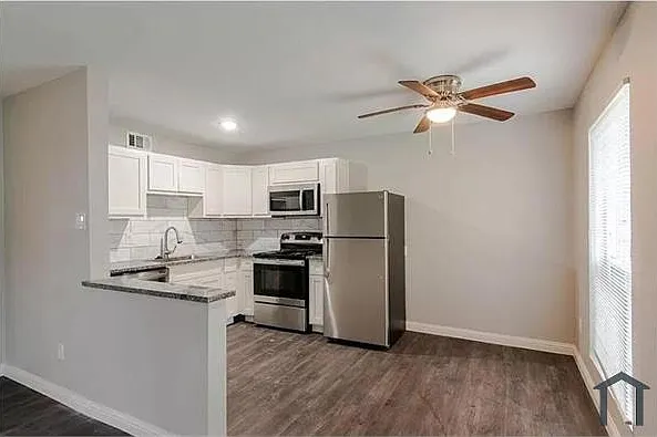 2 bed, 800 sqft, $1,700 — Photo 3