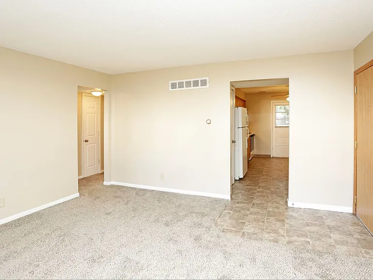 West Glen Apartments — Photo 7