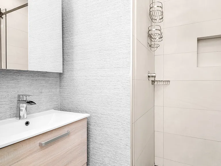356 W 21st St #4 — Photo 9