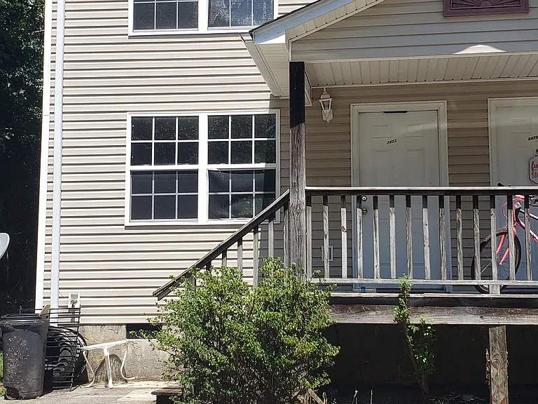 2473 Rodney Dr SE — Photo 2