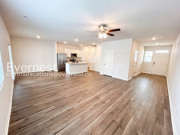 3rd image of 109 Maple Spring Trl