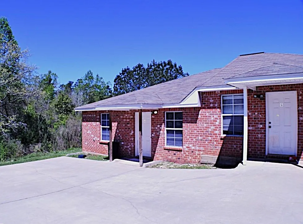 2 bed, 1100 sqft, $895 — Photo 1