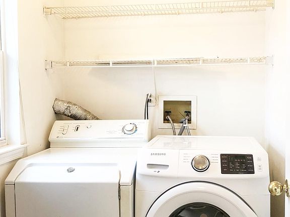 4th image of 54 E Shrewsbury Pl